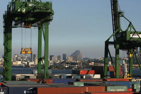 Brasil obtuvo un superávit comercial récord en agosto por la caída de las importaciones - MarketData