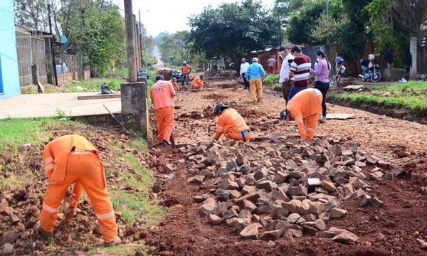 Municipalidad de CDE continúa la reparación de empedrados