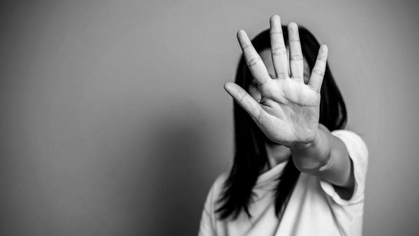 Plantean penar con cárcel la cosificación de la mujer en internet