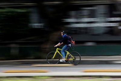 En busca de distancia social, el ciclismo se multiplica por la ciudad más grande de Norteamérica