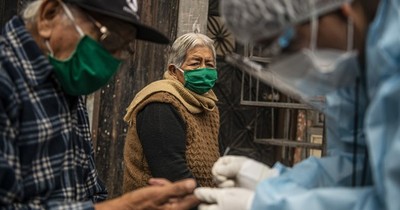 La Nación / COVID-19: Letalidad en adultos mayores es de 10%, frente a 0,5% de menores de 60 años
