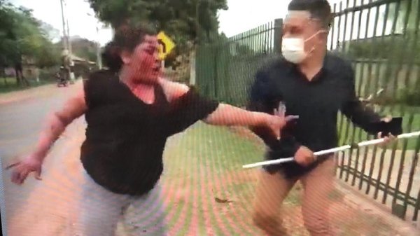 Crónica / Víctima de machetazos le persiguió a un periodista