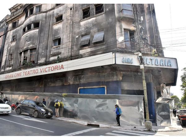 Ex Cine Victoria está en proceso de limpieza para su revalorización