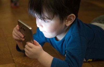 Impactos del uso excesivo de las pantallas digitales en niños y niñas - Nacionales - ABC Color