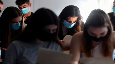 Millones de alumnos en Europa vuelven a las clases presenciales en medio de rebrotes