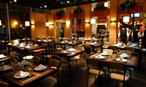 Bares y restaurantes adelantan que no podrán pagar aguinaldos