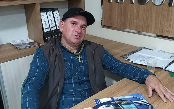Intendente de Ñakunday rastronea fincas de pequeños productores y les entrega semillas para huerta familiar – Diario TNPRESS