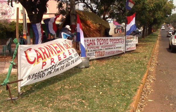 Manifestación de relocalizados por la EBY en Itapúa