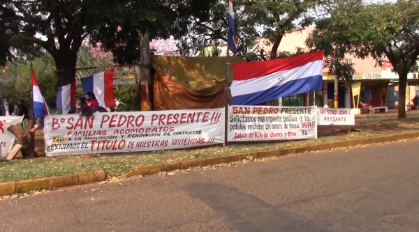 Relocalizados por la EBY se manifestaron en Itapúa