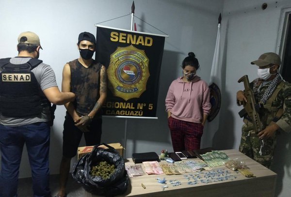 Crónica / Pareja tenían un minimercado de drogas en su auto