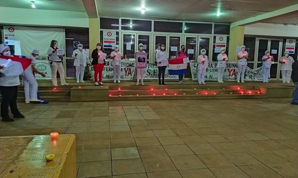 Enfermeros estuvieron en vigilia para que hoy se apruebe la ley de carrera profesional