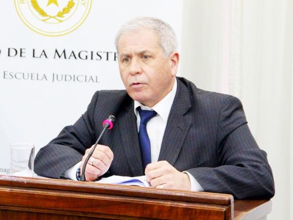Denuncian al juez Capurro por violencia doméstica y aseguran que quiere separar a su hijo de su familia » Ñanduti