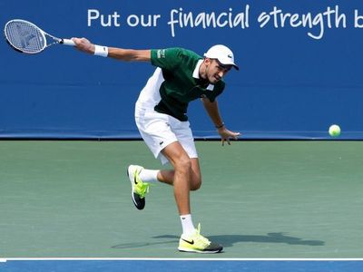 Debut fácil de Medvedev; remontada de Murray