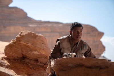 John Boyega critica el tratamiento a personajes de color en “Star Wars” - Cine y TV - ABC Color