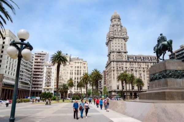 Montevideo invita a descubrir sus calles con la "mirada Benedetti" » Ñanduti
