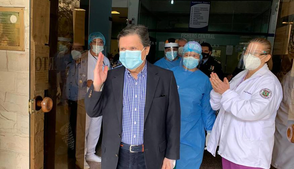 Euclides Acevedo recibió alta médica por COVID-19 y salió caminando de hospital - Noticiero Paraguay