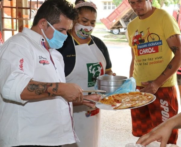 Crónica / Olla popular de pizza en Mariano Roque Alonso
