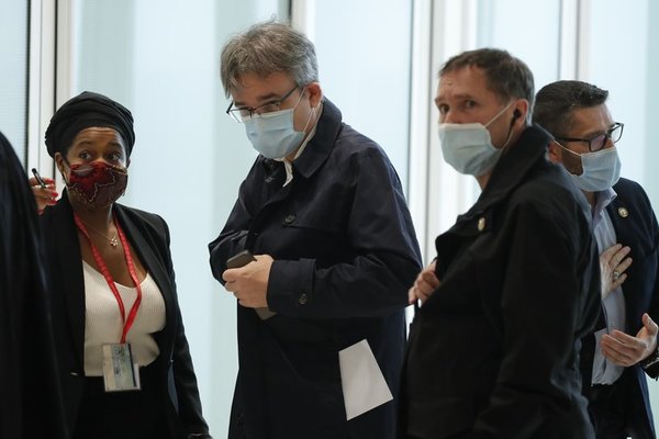 Francia: inicia en París juicio a implicados en ataque a Charlie Hebdo