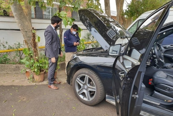 Abogado califica de "show" el secuestro de la camioneta de Marly