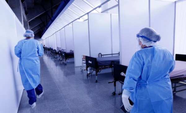 HOY / Casi 600 mil médicos cayeron presos de la covid-19 en América