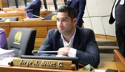 Diputado que ofreció su boxer sigue generando polémica - Teleshow