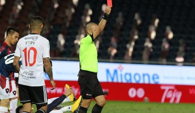 Tribunal no da lugar a solicitud de Tabaré Viudez y lo sanciona con dos juegos