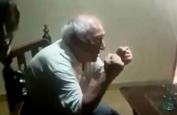 La conmovedora reacción de un abuelo al enterarse vía Zoom que su nieto se recibió de abogado - C9N