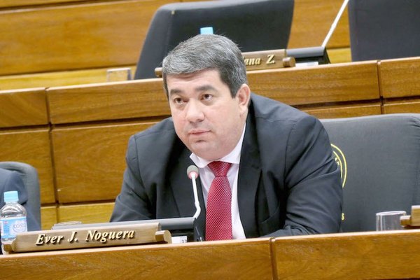 Crónica / Diputados “for Éver”: le salvan a uno de sus kape