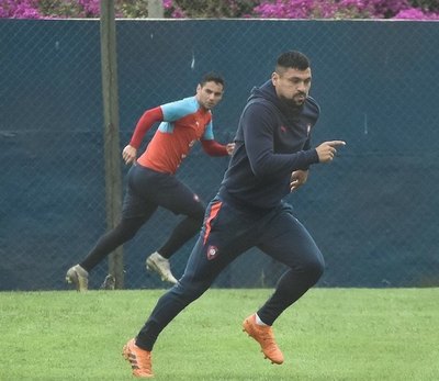 Crónica / EL TÍTULO, EN BANDEJA