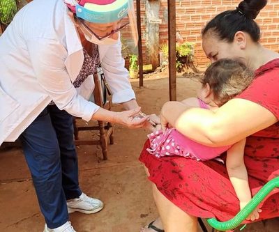 Realizan vacunación y actualización de datos en el barrio Pablo Rojas de CDE