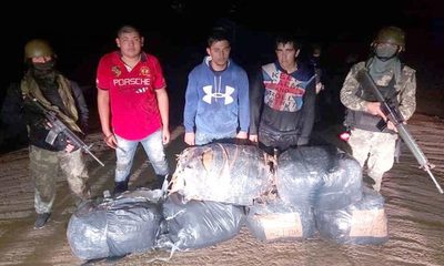 Marinos detienen a tres estibadores que contrabandeaban por el río Paraná – Diario TNPRESS