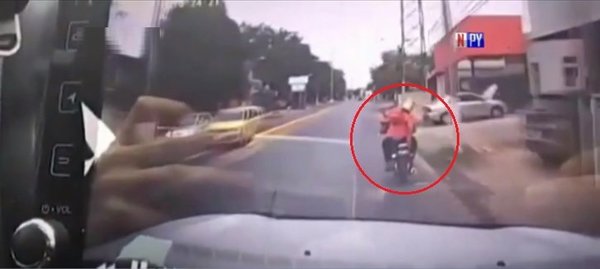 Conductor justiciero: Atropelló a supuestos motochorros tras presenciar robo | Noticias Paraguay