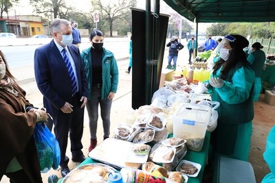 Ministro de Agricultura visitó a productores en el MAG Delivery de San Lorenzo - Noticiero Paraguay