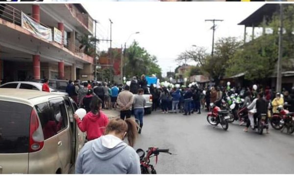Tensión frente a la fiscalía de Itá: Ciudadanos indignados esperan a detenidos por asesinato de joven trabajador