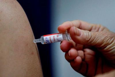 Laboratorios francés y británico comienzan a probar en seres humanos posible vacuna contra covid-19 - Mundo - ABC Color