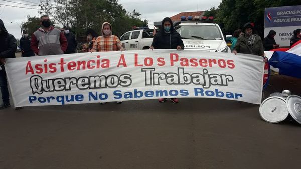 La pandemia impide trabajar a paseros de Encarnación, que reclaman ayuda del Gobierno - Nacionales - ABC Color