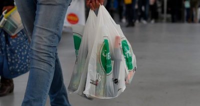 Crónica / “Al pelo” para seguir usando bolsas de hule