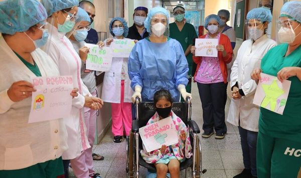 Niña de 5 años recibe el alta médico tras vencer al covid-19