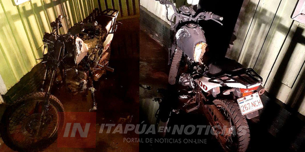  DENUNCIAN INCENDIO INTENCIONAL DE MOTOCICLETA EN MARÍA AUXILIADORA. 