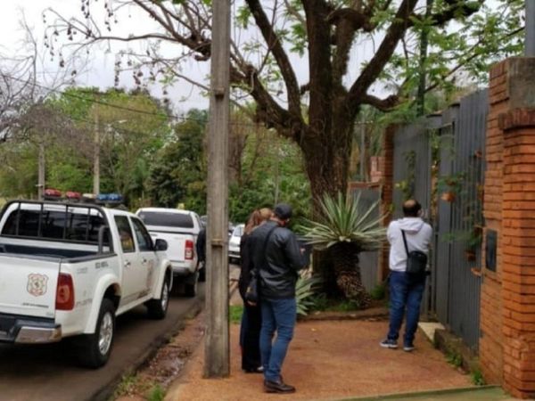 Encarnación: Allanan vivienda de abogada denunciada por estafa