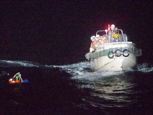 Barco naufragó con más de 40 personas y casi 6 000 vacas