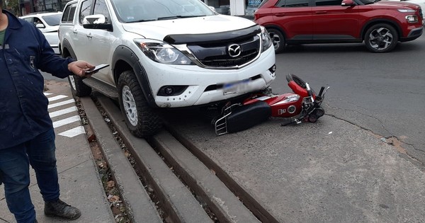 La Nación / Video: Imputaron a los motochorros atropellados tras asaltar a una mujer