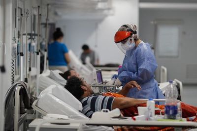 Sistema de salud argentino está al límite por avance de la pandemia - Mundo - ABC Color