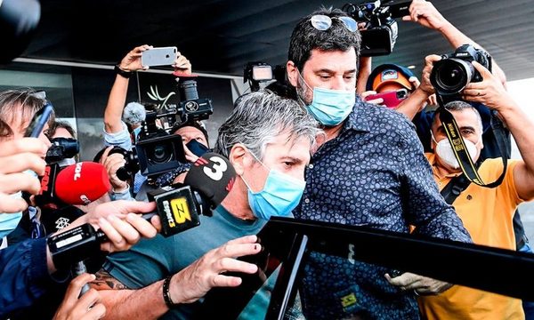 Padre de Messi confirma que el jugador analiza quedarse en el Barça