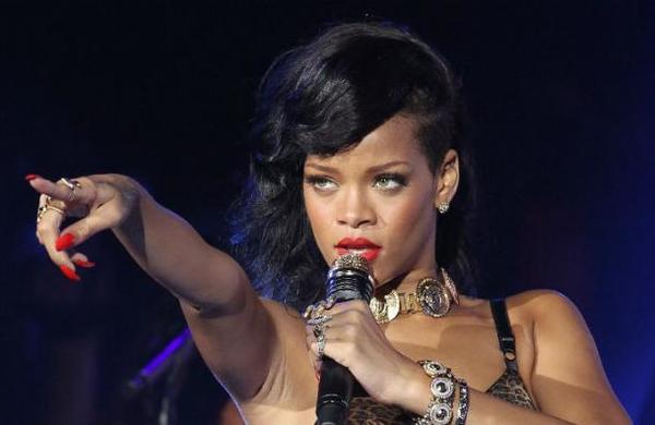 Rihanna asegura que sigue amando a Chris Brown, el exnovio que la maltrató - C9N
