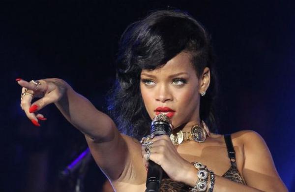 Rihanna asegura que sigue amando a Chris Brown, el exnovio que la maltrató - SNT