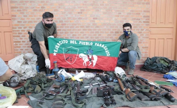 HOY / Armas, libros y cámaras: las evidencias encontradas en el campamento del EPP