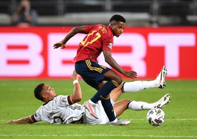 Ansu Fati, el segundo futbolista más joven en jugar por España