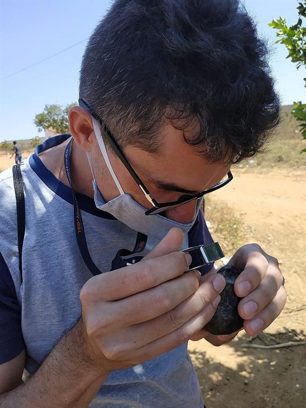 Los cazadores de meteoritos irrumpen en un recóndito pueblo de Brasil  - Viajes - ABC Color