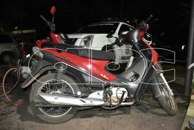 Tras detención, varias víctimas reconocieron a presunto motochorro que operaba en Ñemby - Nacionales - ABC Color